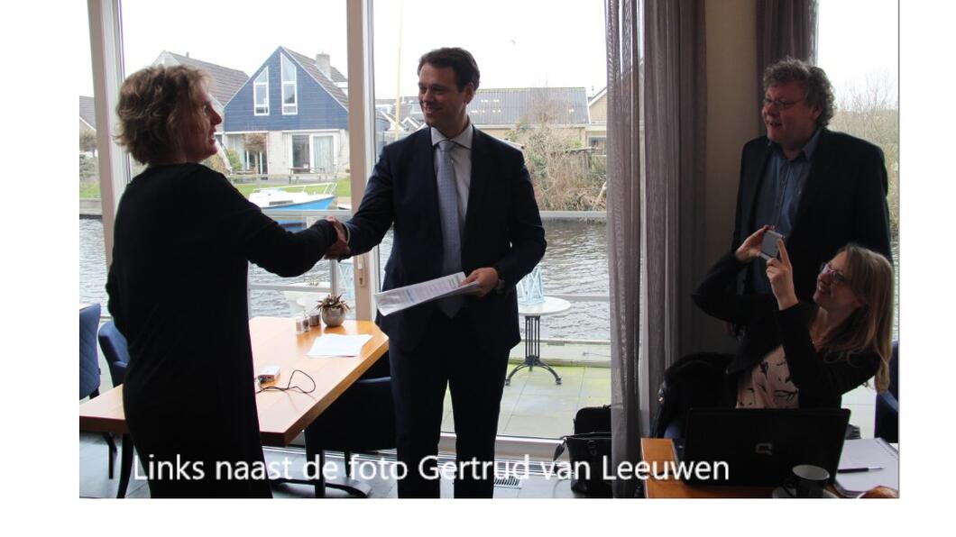 foto overhandiging petitie2.jpg