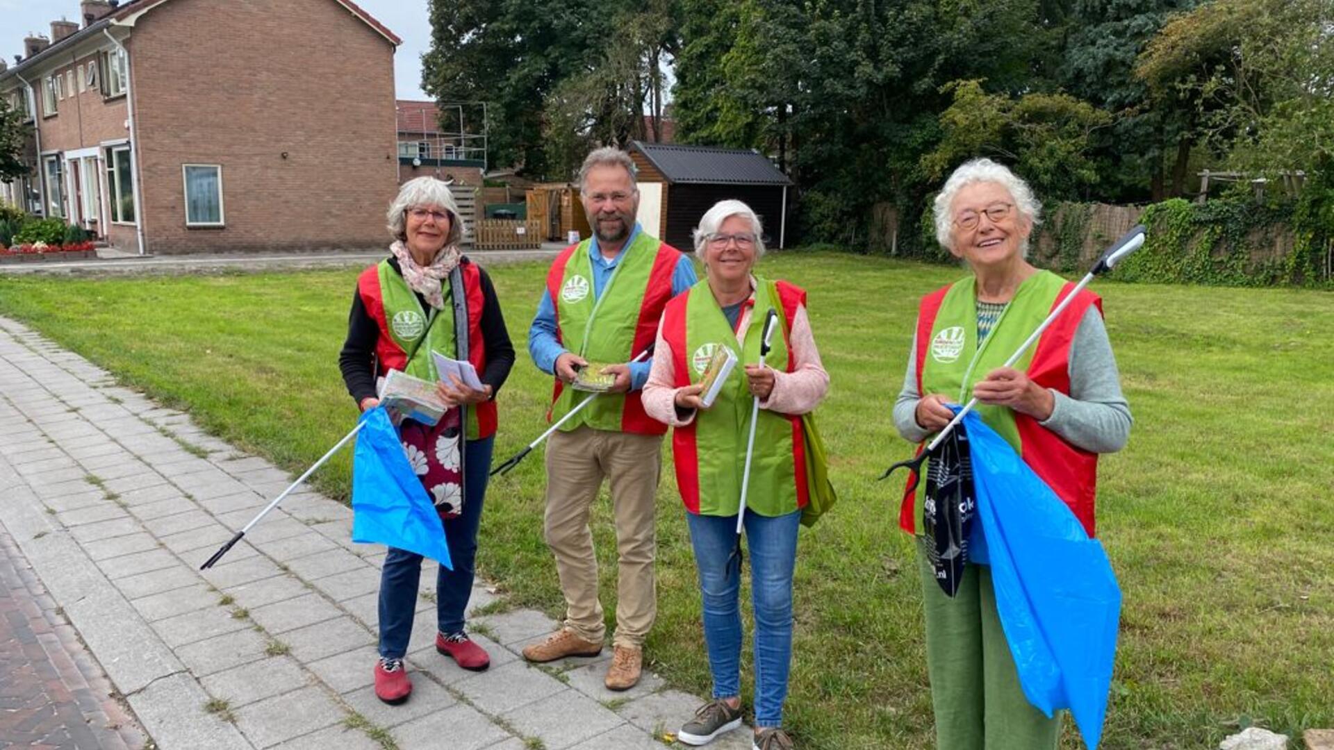 Op de foto v.l.n.r. Gertrud van Leeuwen, raadslid Gaby Thijssen, steunfractielid Patricia Staats, Grieke Land 